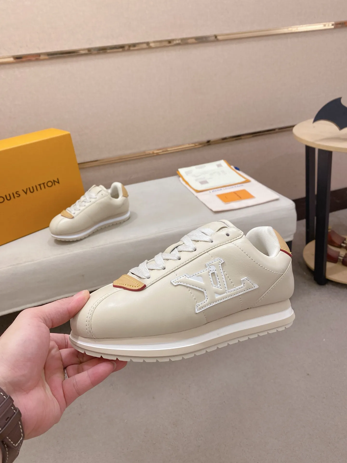 Men's shoes💰: Couple style 700💰LOUIS VUITTON Footint Soccer sneakers‼ ️ The top version, the same sneakers for LV couples. You will look fashionable when you wear them. This Footint Soccer sneaker was unveiled in the 2025 spring and summer series fashion show. The tongue is embellished with the Lvers United badge inspired by the football team. The rubber sole of the foot is decorated with multiple Louis Vuitton logos. The original latest packaging. Fabric: original imported cowhide. Lining: original imported breathable mesh. Foot pad: original injection molding pad. Outsole: original molded T combination outsole. Size: 35-45.